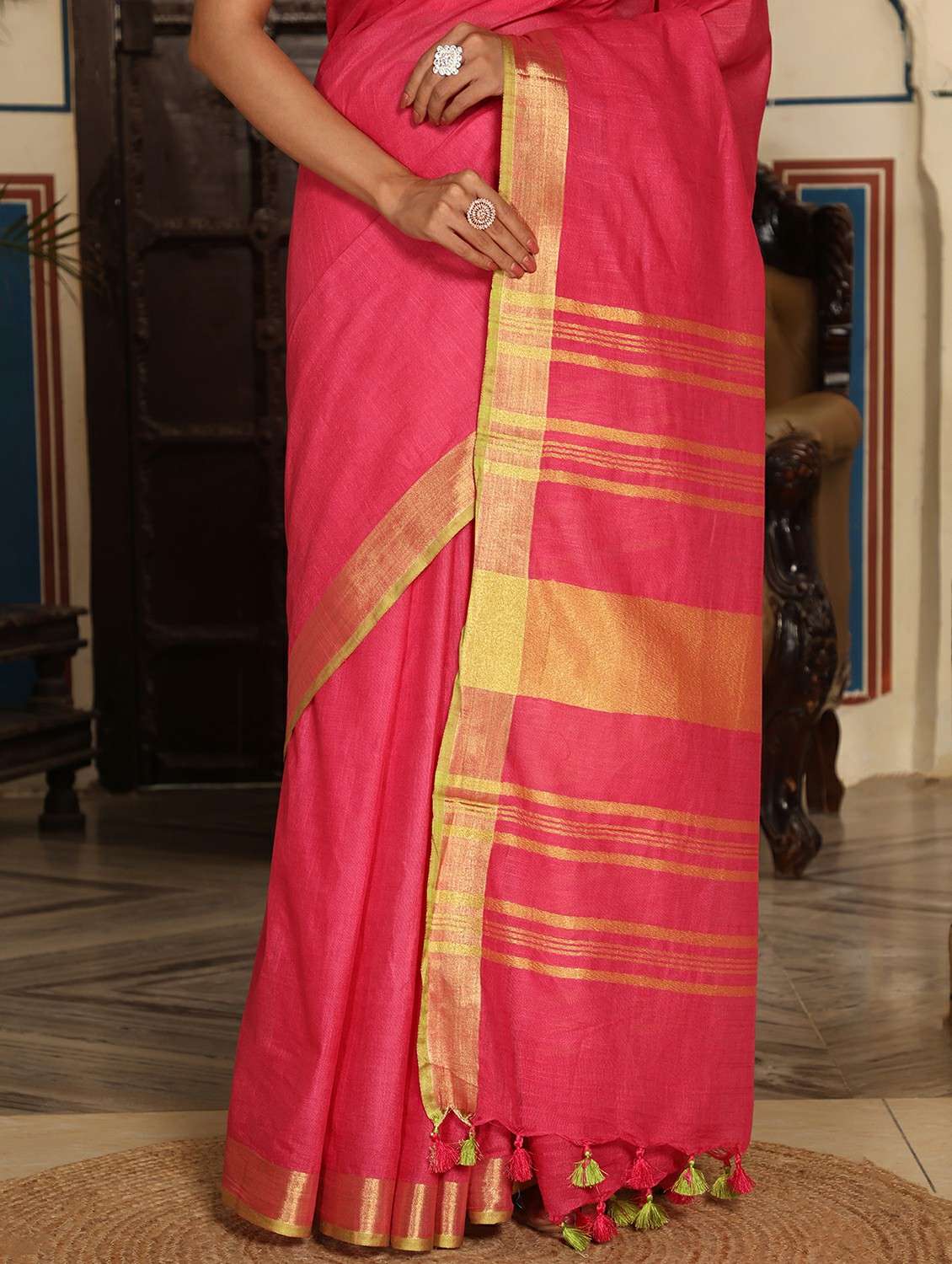 women solid with bordered saree with blouse - 22183715 -  Standard Image - 7