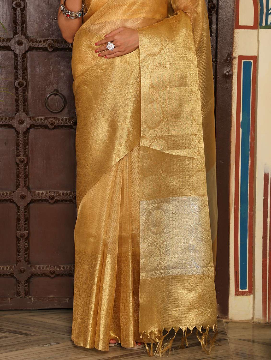women solid with bordered saree with blouse - 22183717 -  Standard Image - 7