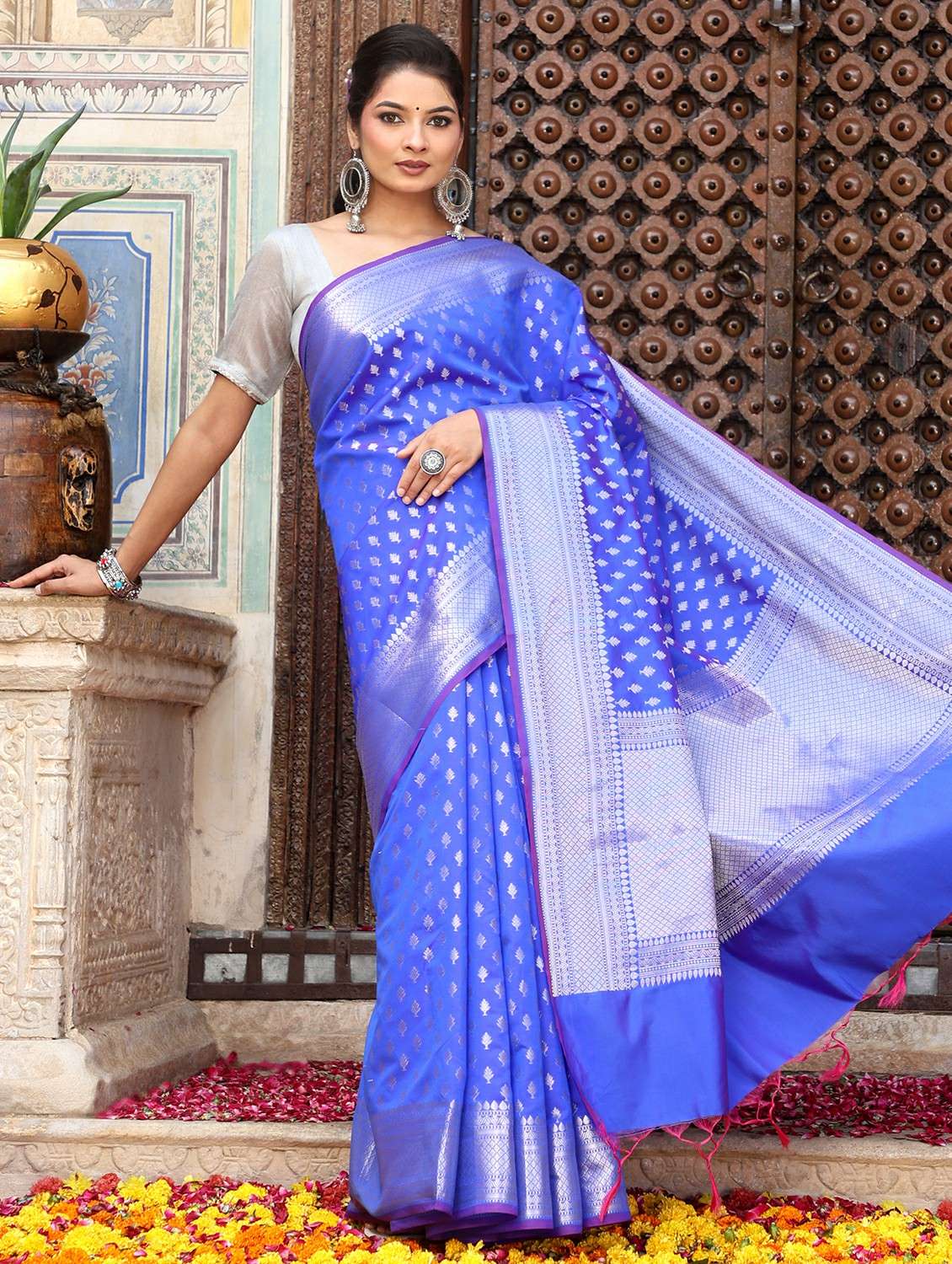 women self design banarasi saree with blouse - 22183723 -  Standard Image - 2