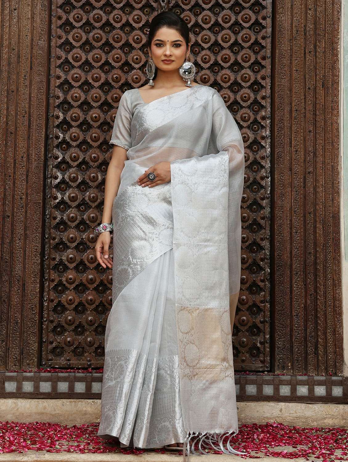 women solid with bordered saree with blouse - 22183725 -  Standard Image - 2