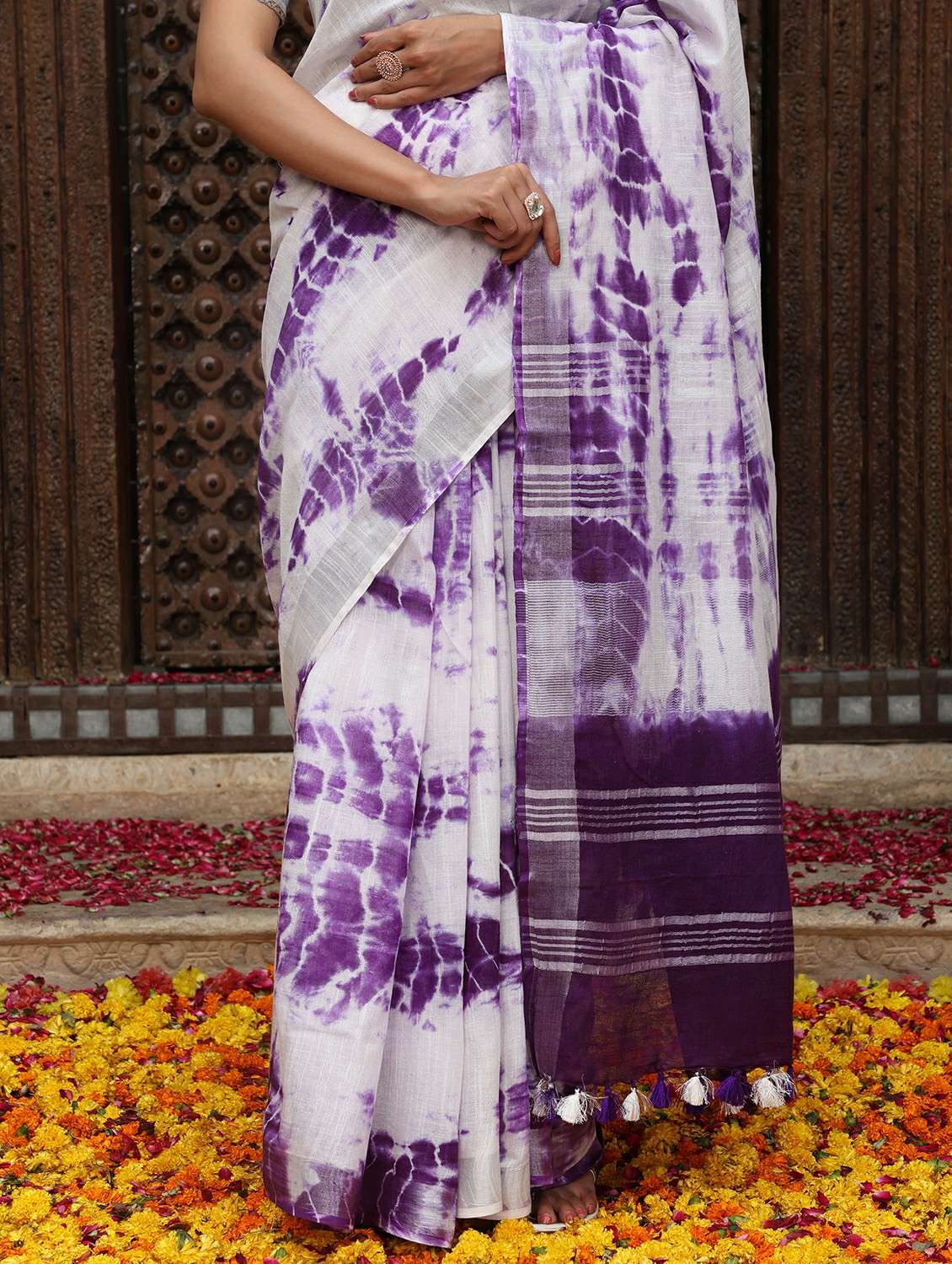 women tie & dye printed saree with blouse - 22183728 -  Standard Image - 7