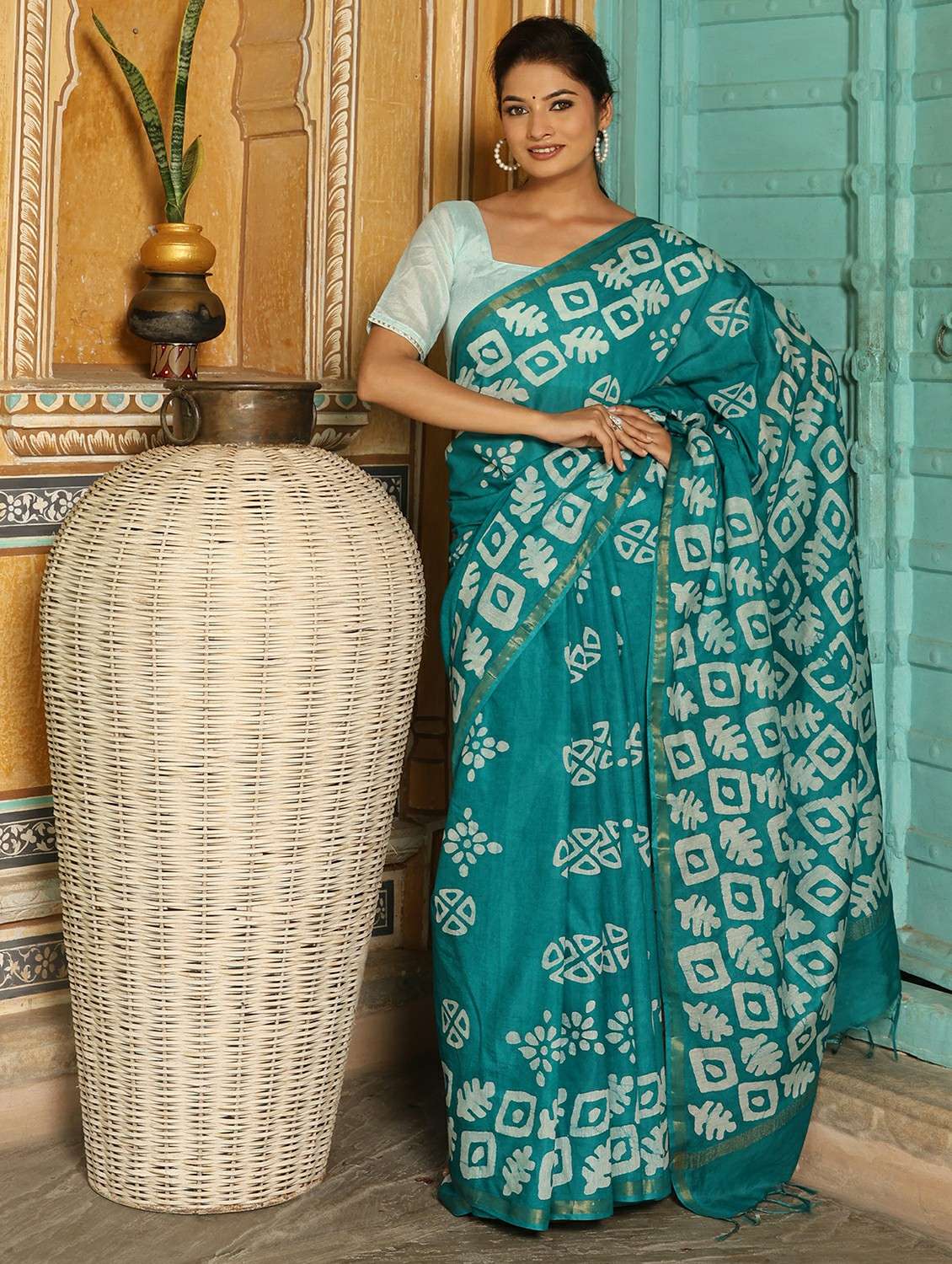 women printed casual wear saree with blouse - 22183729 -  Standard Image - 2