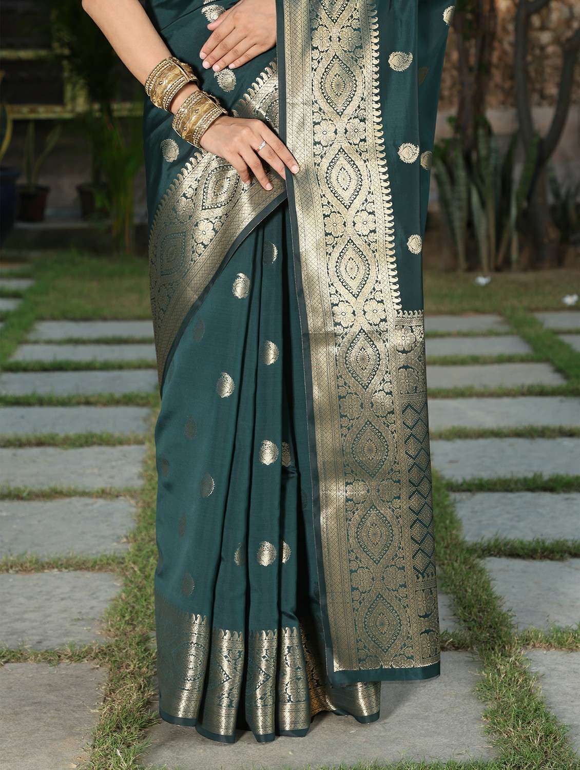 women self design banarasi saree with blouse - 22183731 -  Standard Image - 7