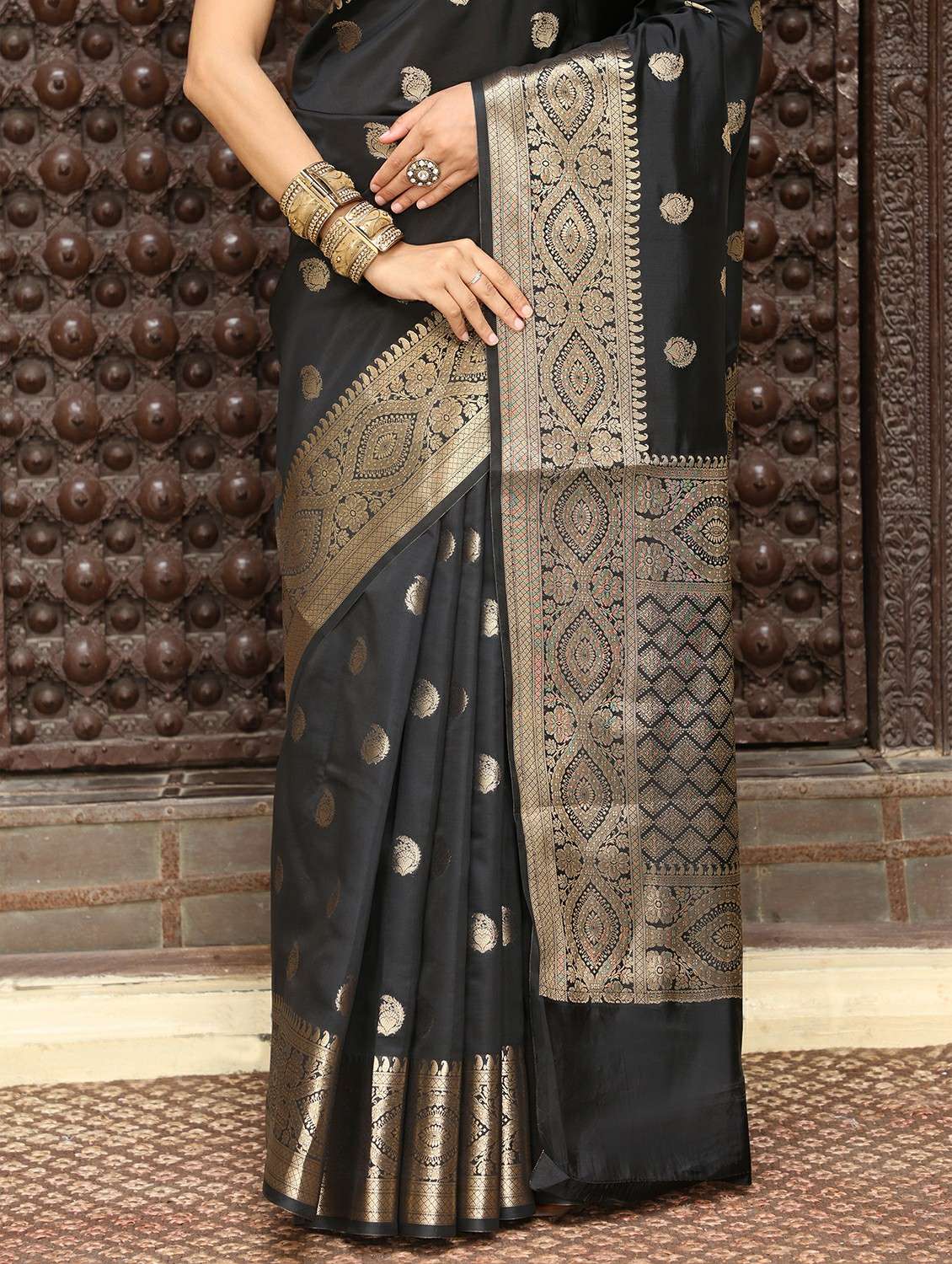 women self design banarasi saree with blouse - 22183736 -  Standard Image - 7