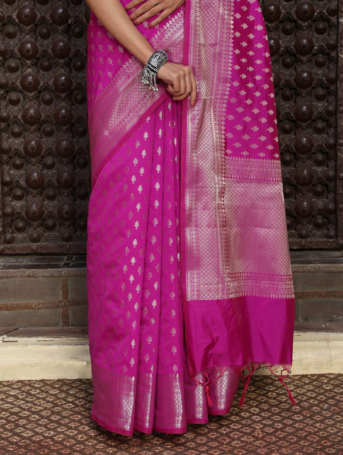 women self design banarasi saree with blouse - 22183738 -  Standard Image - 7