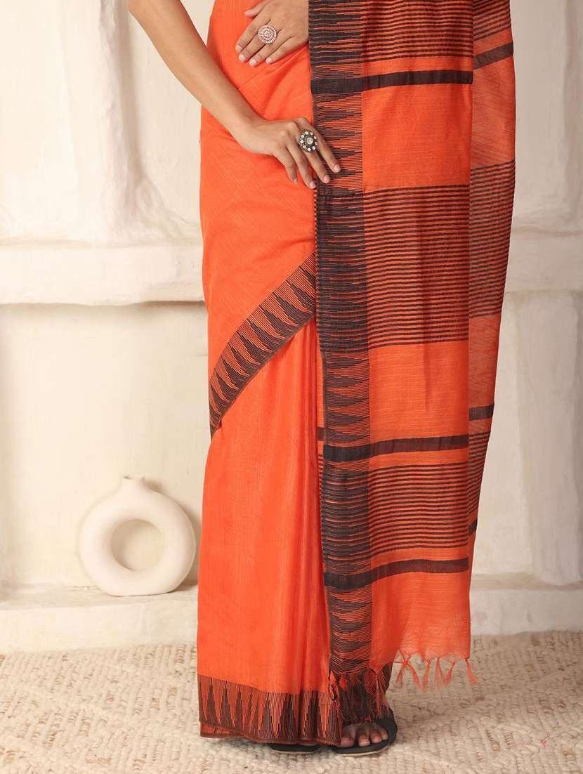 women solid with bordered saree with blouse - 22183776 -  Standard Image - 7