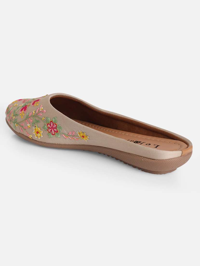 women embroidered slip on mojari - 22184225 -  Standard Image - 2
