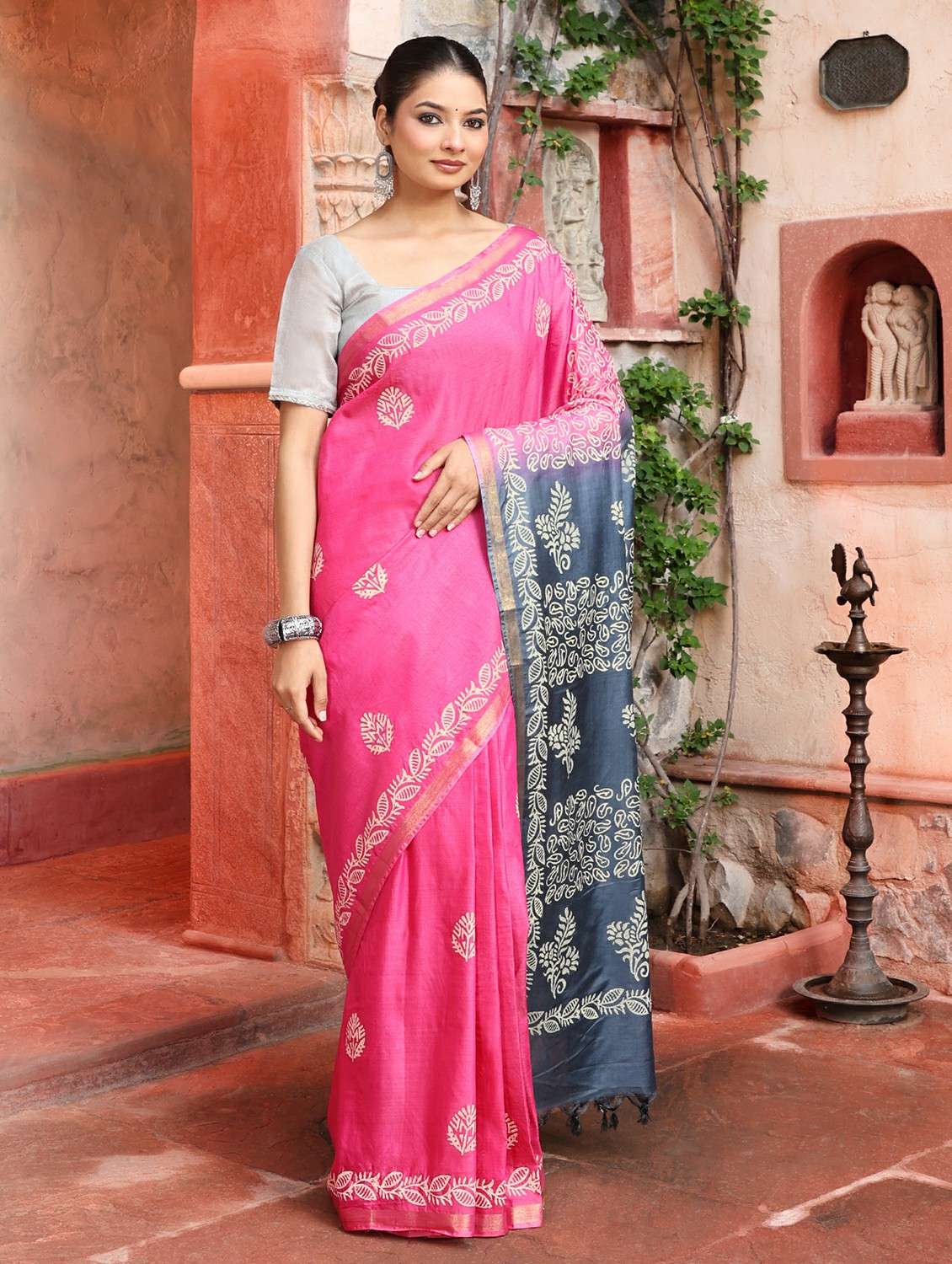 women printed casual wear saree with blouse - 22184285 -  Standard Image - 2