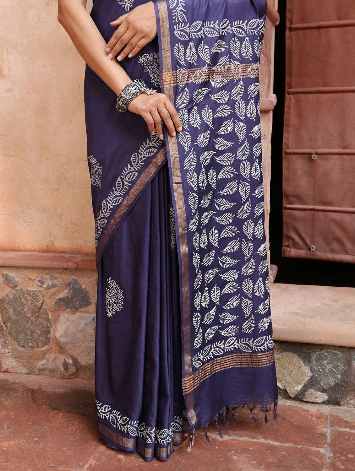 women printed casual wear saree with blouse - 22184289 -  Standard Image - 7