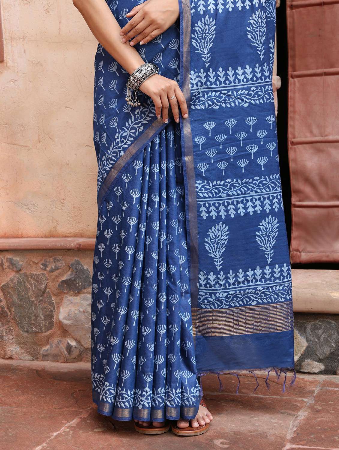 women printed casual wear saree with blouse - 22184290 -  Standard Image - 7
