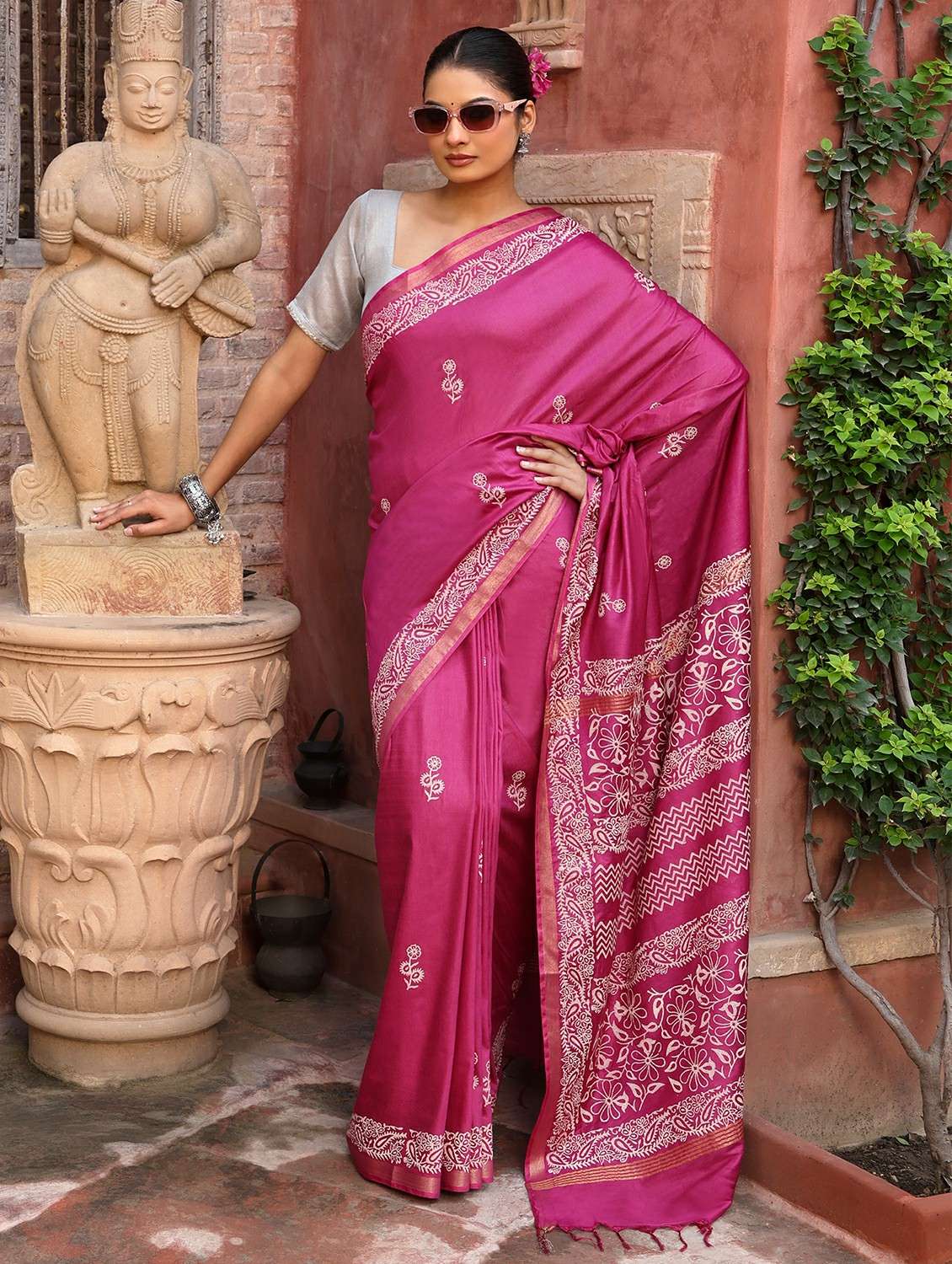 women printed casual wear saree with blouse