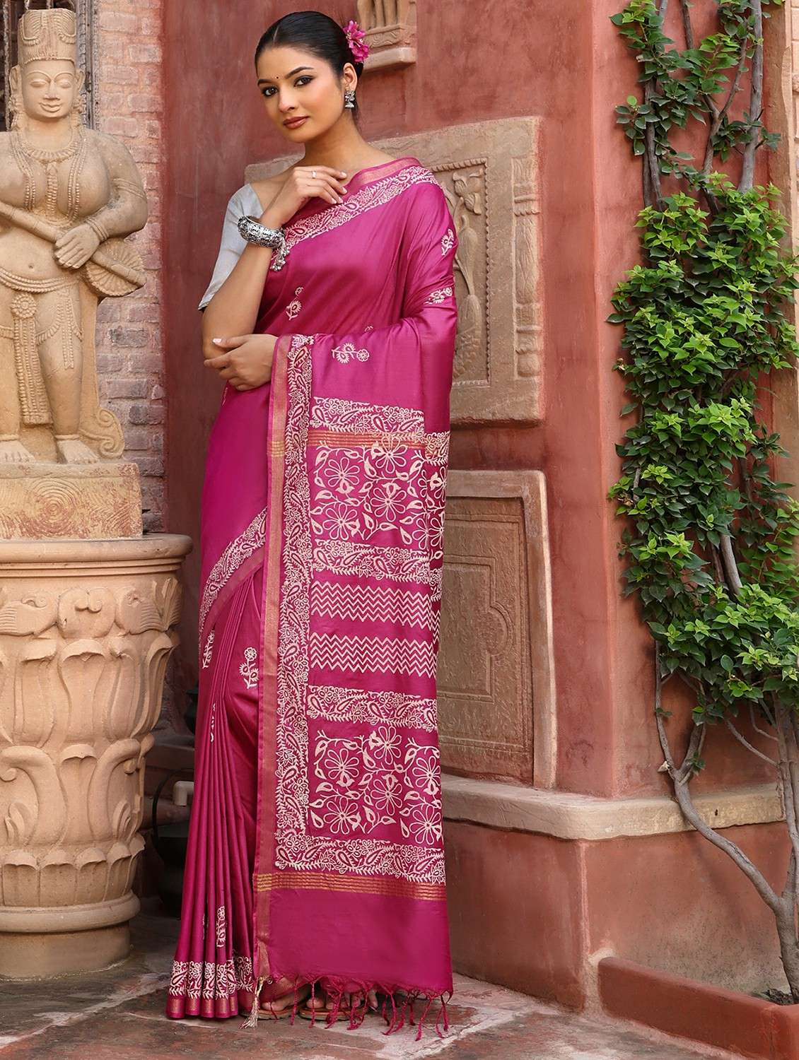 women printed casual wear saree with blouse - 22184291 -  Standard Image - 2