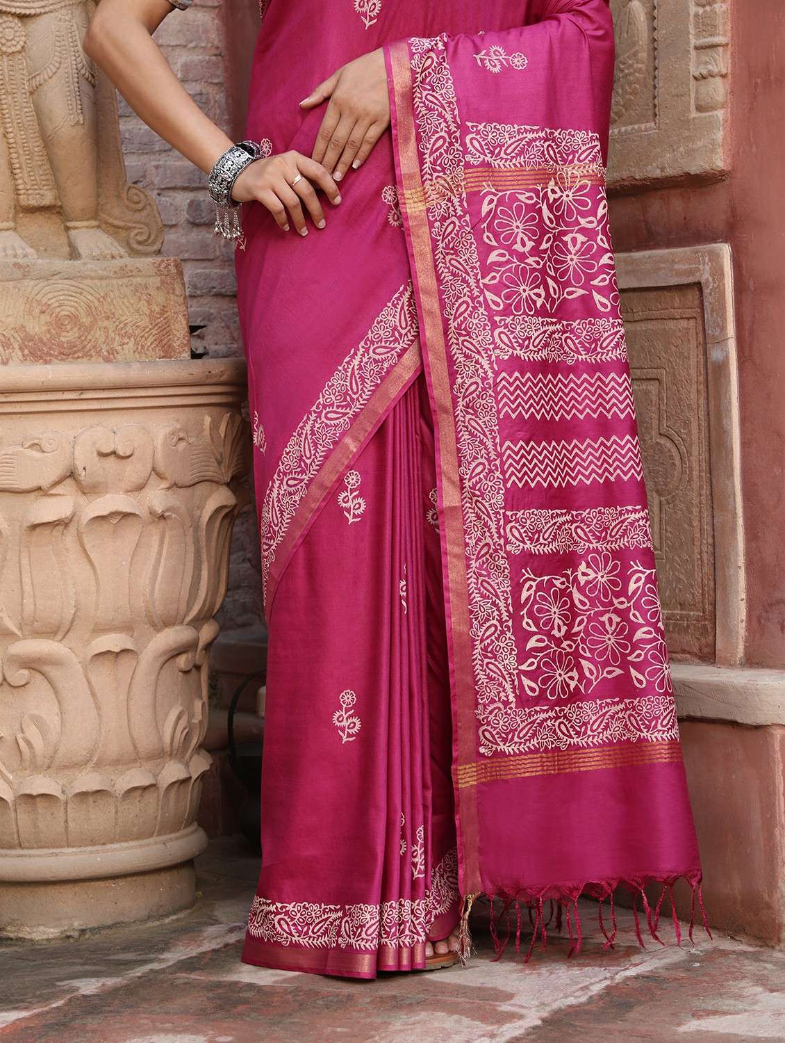 women printed casual wear saree with blouse - 22184291 -  Standard Image - 7