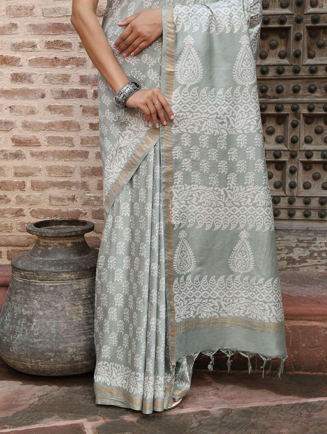 women printed casual wear saree with blouse - 22184293 -  Standard Image - 7