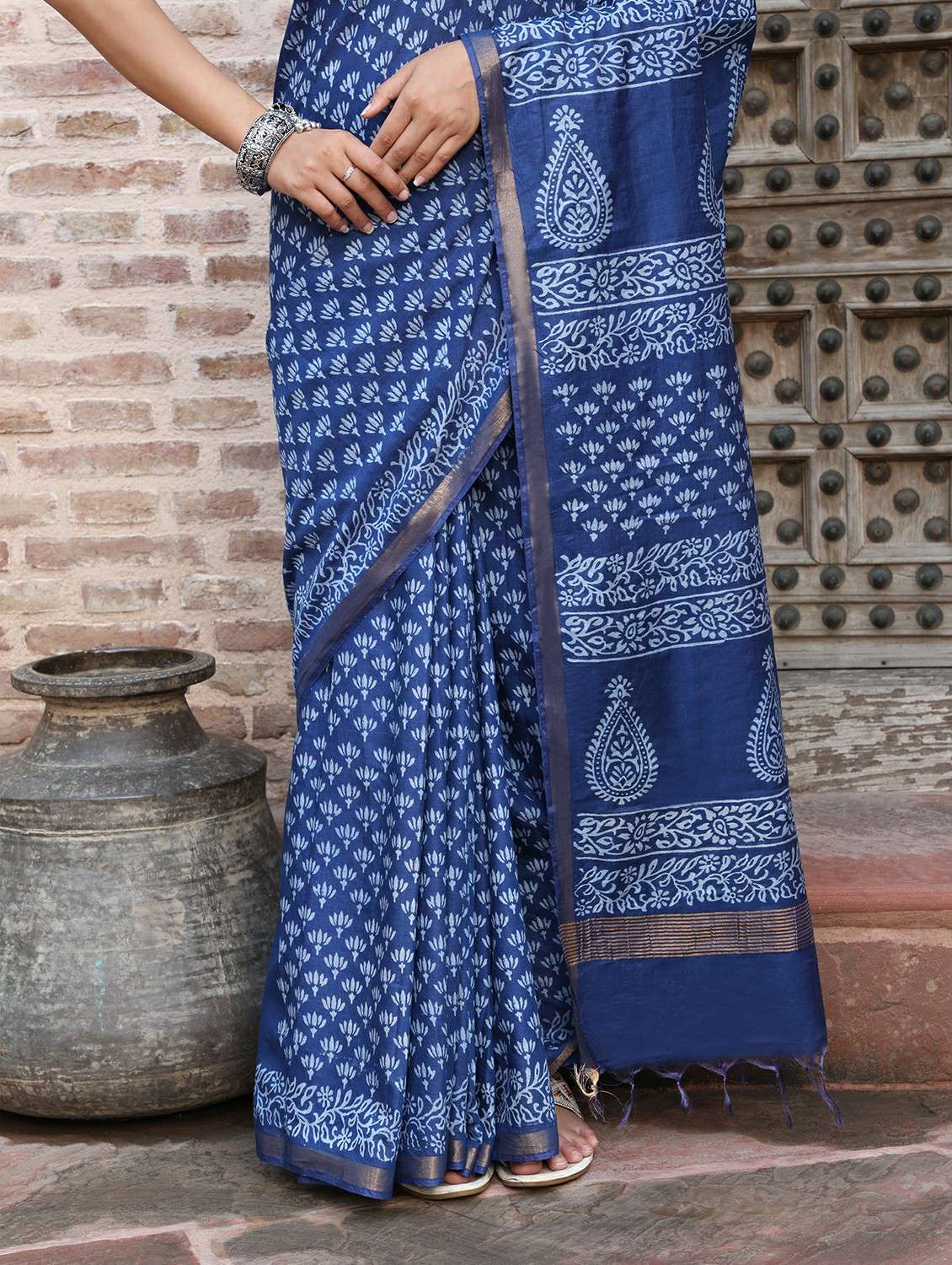 women printed casual wear saree with blouse - 22184294 -  Standard Image - 7
