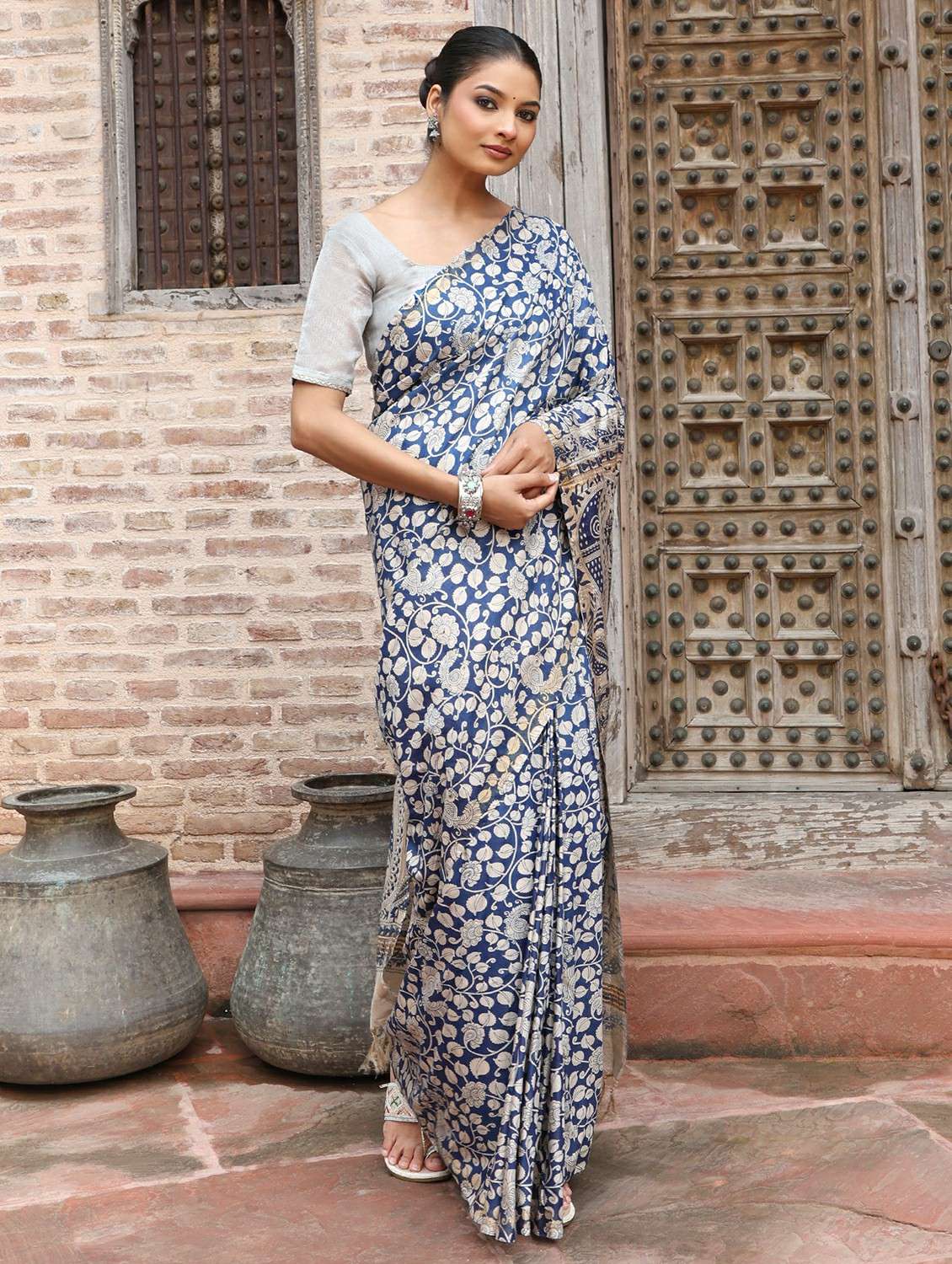 women printed casual wear saree with blouse - 22184295 -  Standard Image - 2