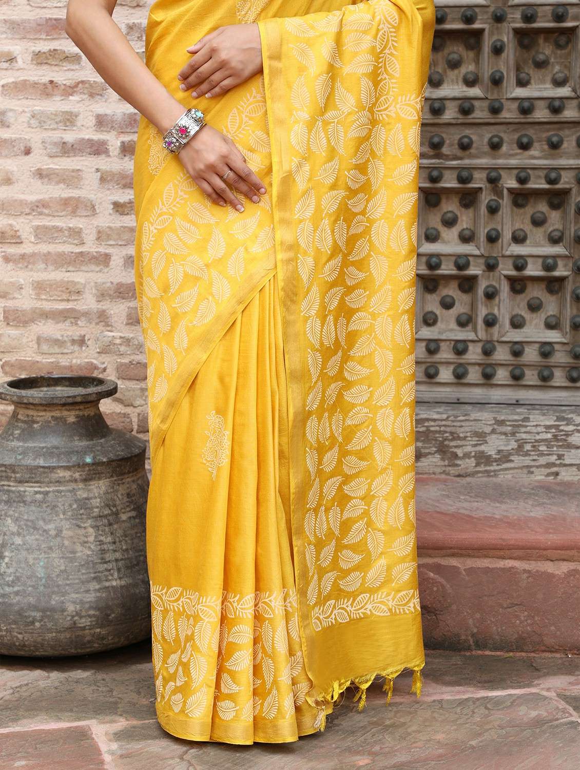 women printed casual wear saree with blouse - 22184296 -  Standard Image - 7