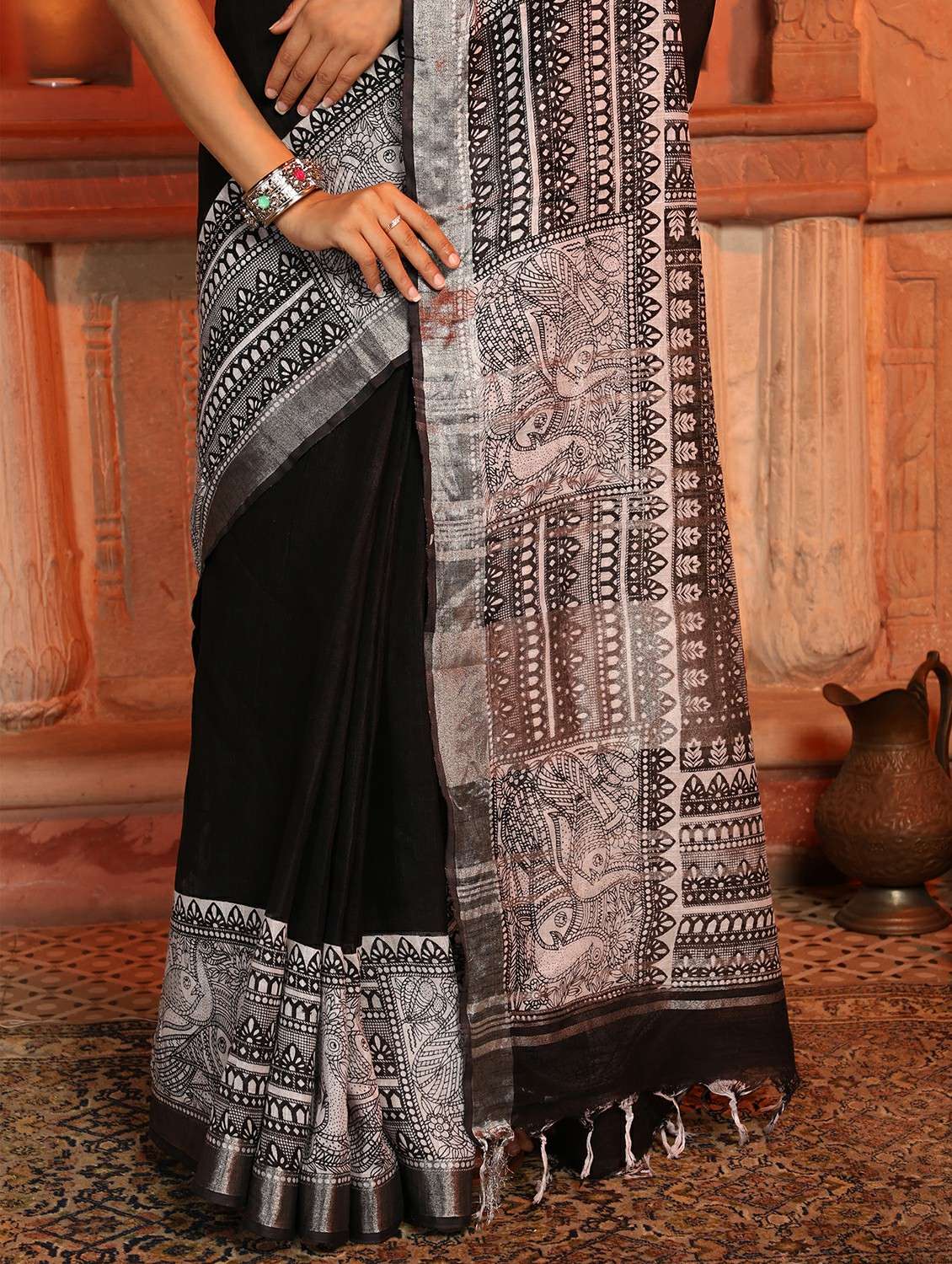women solid with bordered saree with blouse - 22184325 -  Standard Image - 7