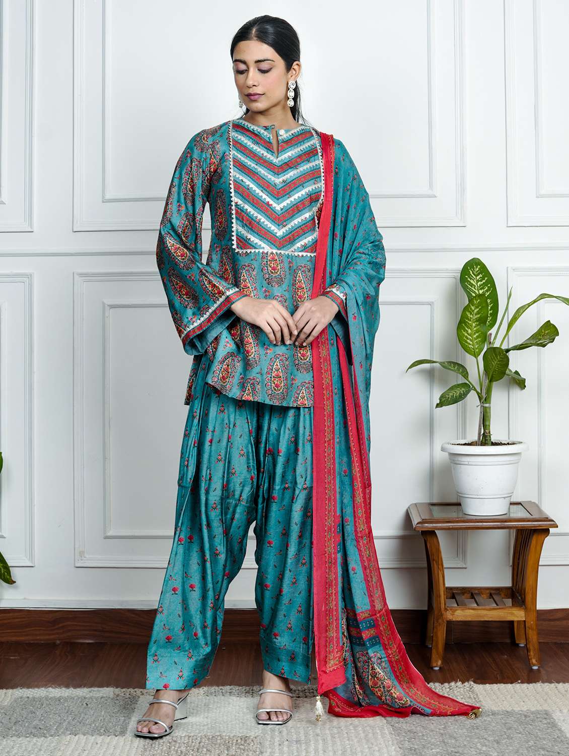 women printed long sleeve kurta salwar with dupatta set