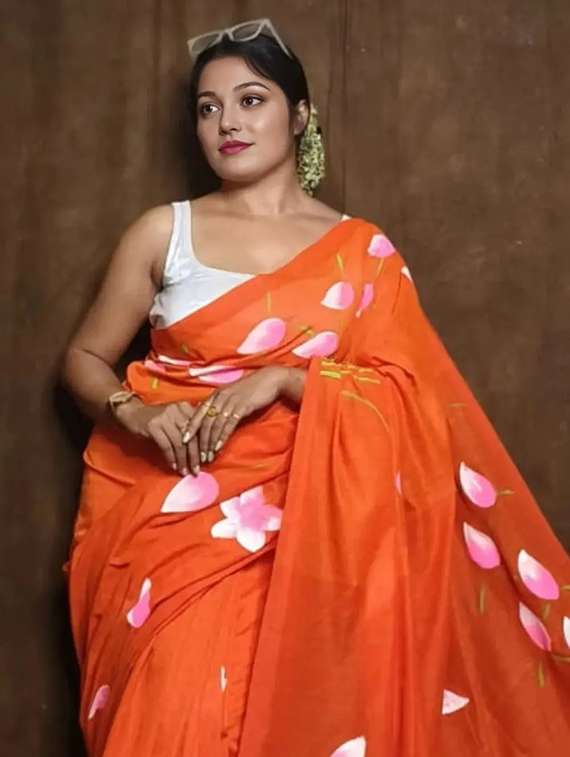 women floral printed saree with blouse - 22186341 -  Standard Image - 2