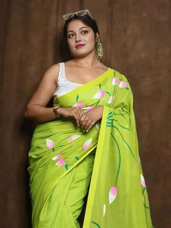 women floral printed saree with blouse - 22186342 -  Standard Image - 2