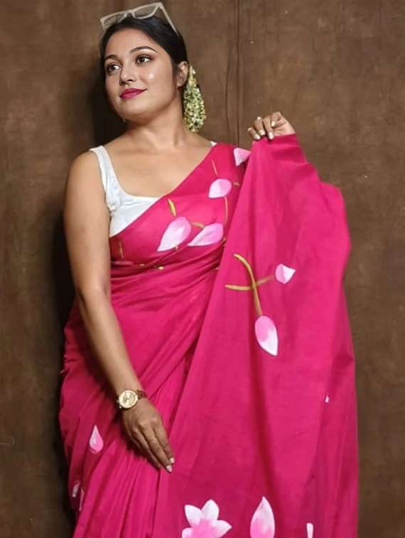 women floral printed saree with blouse - 22186343 -  Standard Image - 2