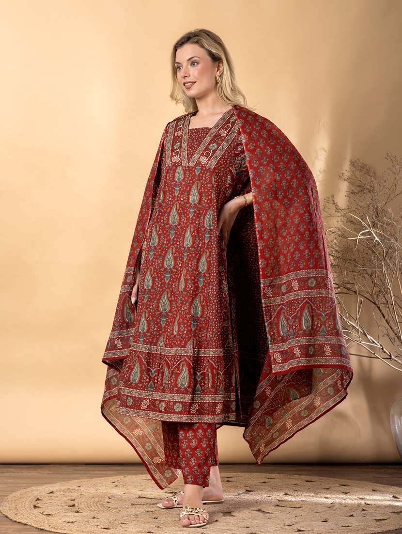 women paisley printed three quarter sleeve kurta pant with dupatta set - 22187419 -  Standard Image - 2