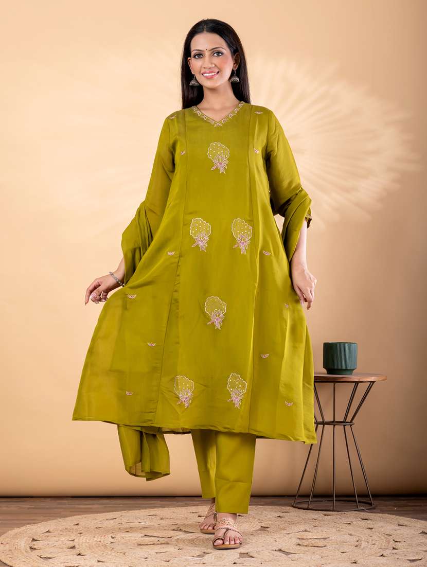 women solid with work three quarter sleeve kurta pant with dupatta set