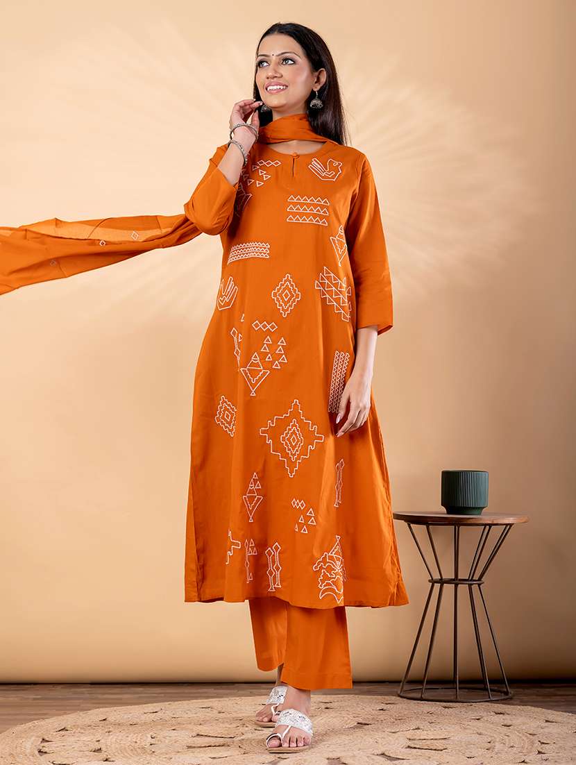 women solid with work three quarter sleeve kurta pant with dupatta set
