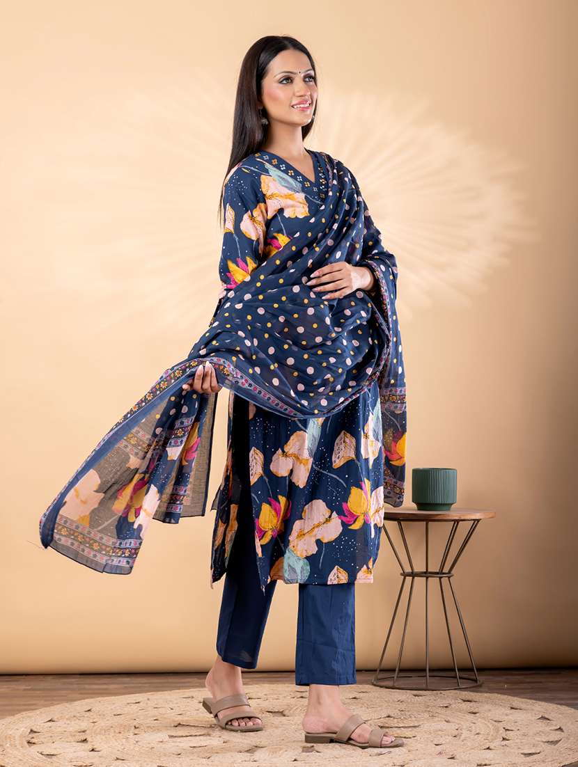women floral three quarter sleeve kurta pant with dupatta set - 22187430 -  Standard Image - 2