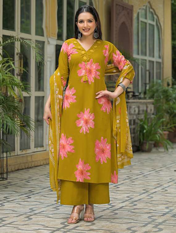 women floral three quarter sleeve kurta palazzo with dupatta set