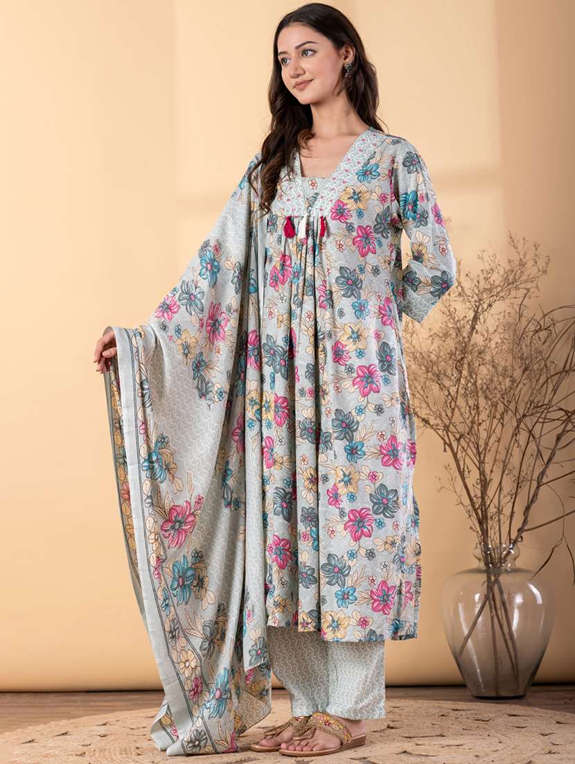 women floral three quarter sleeve kurta pant with dupatta set - 22187470 -  Standard Image - 2