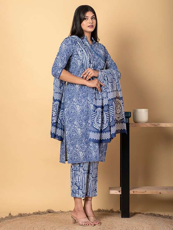 women paisley three quarter sleeve kurta pant with dupatta set - 22187498 -  Standard Image - 2
