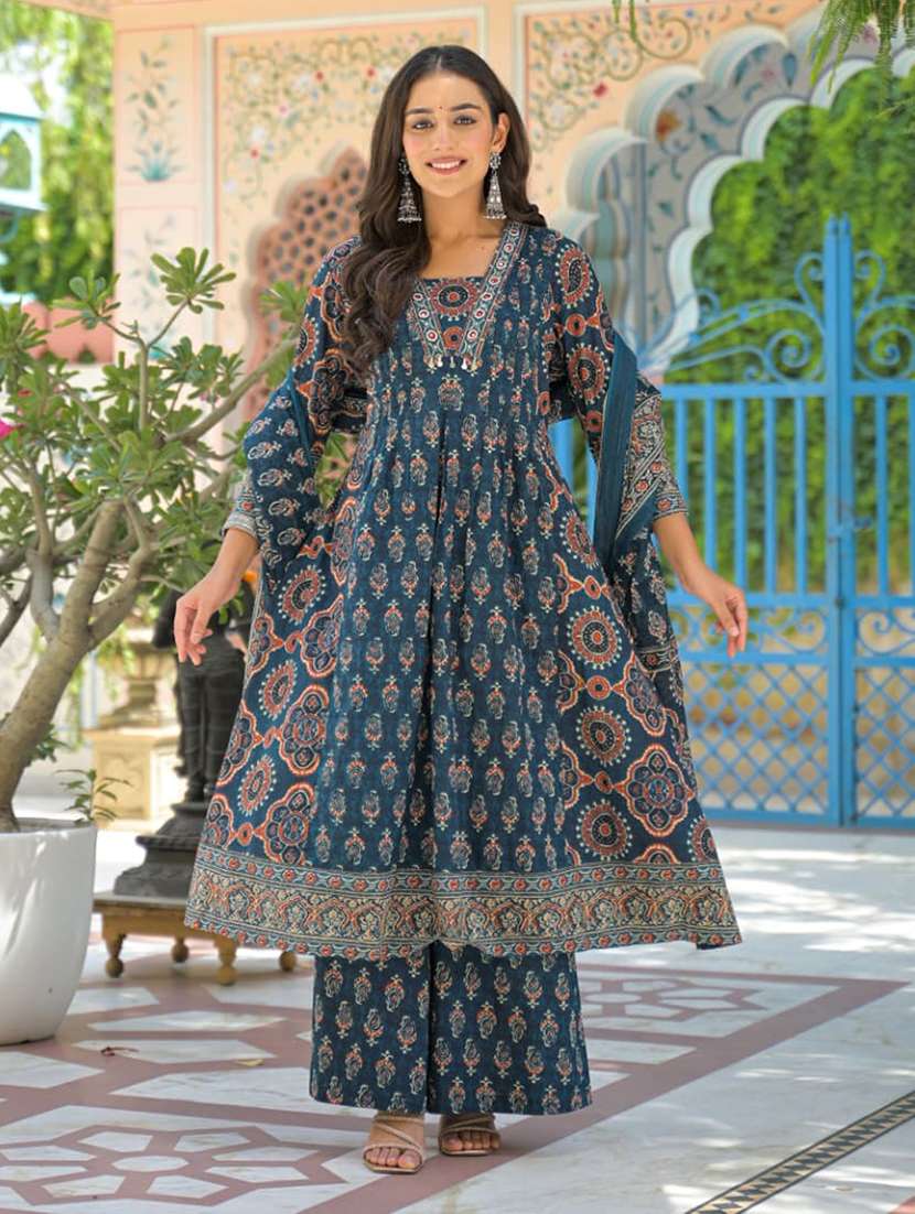 women printed three quarter sleeve kurta palazzo with dupatta set