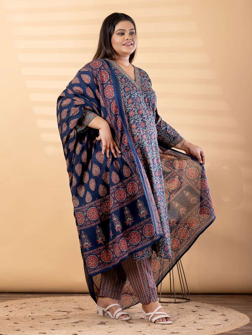 women plus size three quarter sleeve kurta pant with dupatta set - 22187520 -  Standard Image - 2