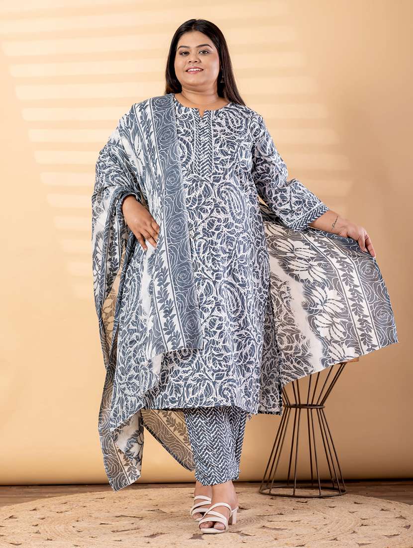 women plus size three quarter sleeve kurta pant with dupatta set - 22187524 -  Standard Image - 2