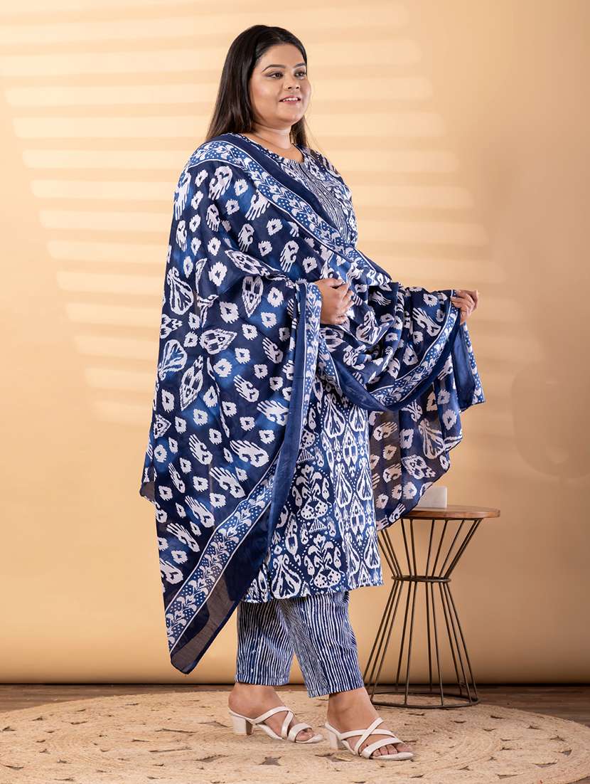 women plus size three quarter sleeve kurta pant with dupatta set - 22187526 -  Standard Image - 2