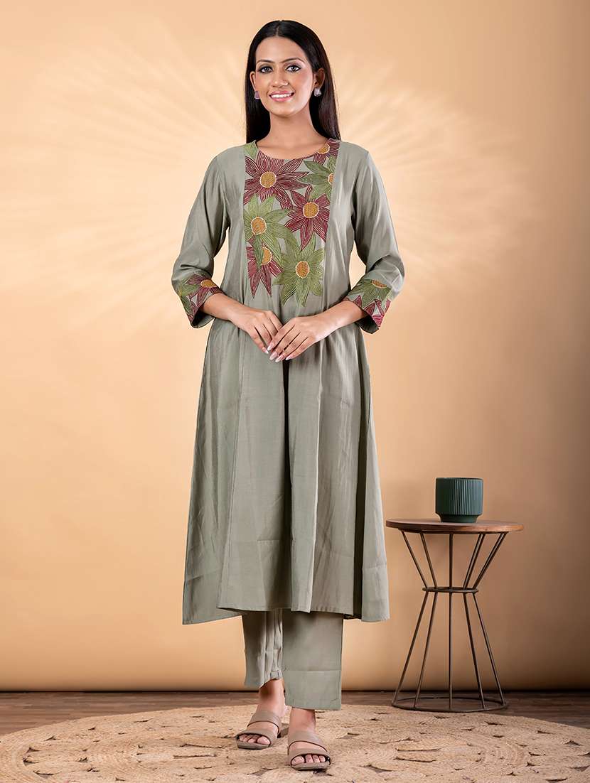 women solid with work three quarter sleeve kurta pant set
