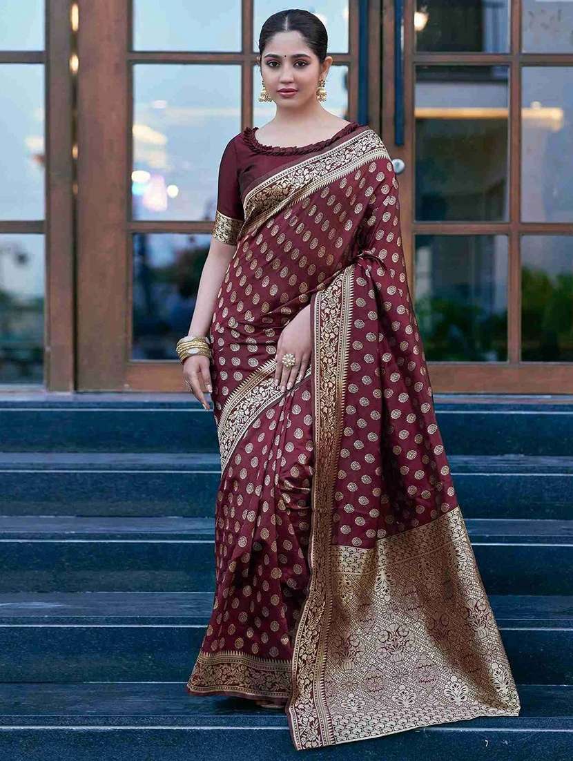 women self design kanjivaram saree with blouse