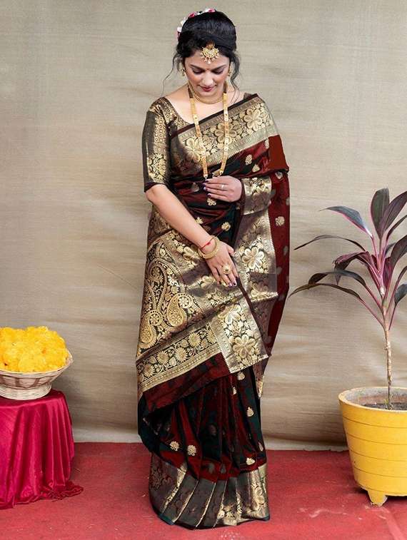 women self design kanjivaram saree with blouse