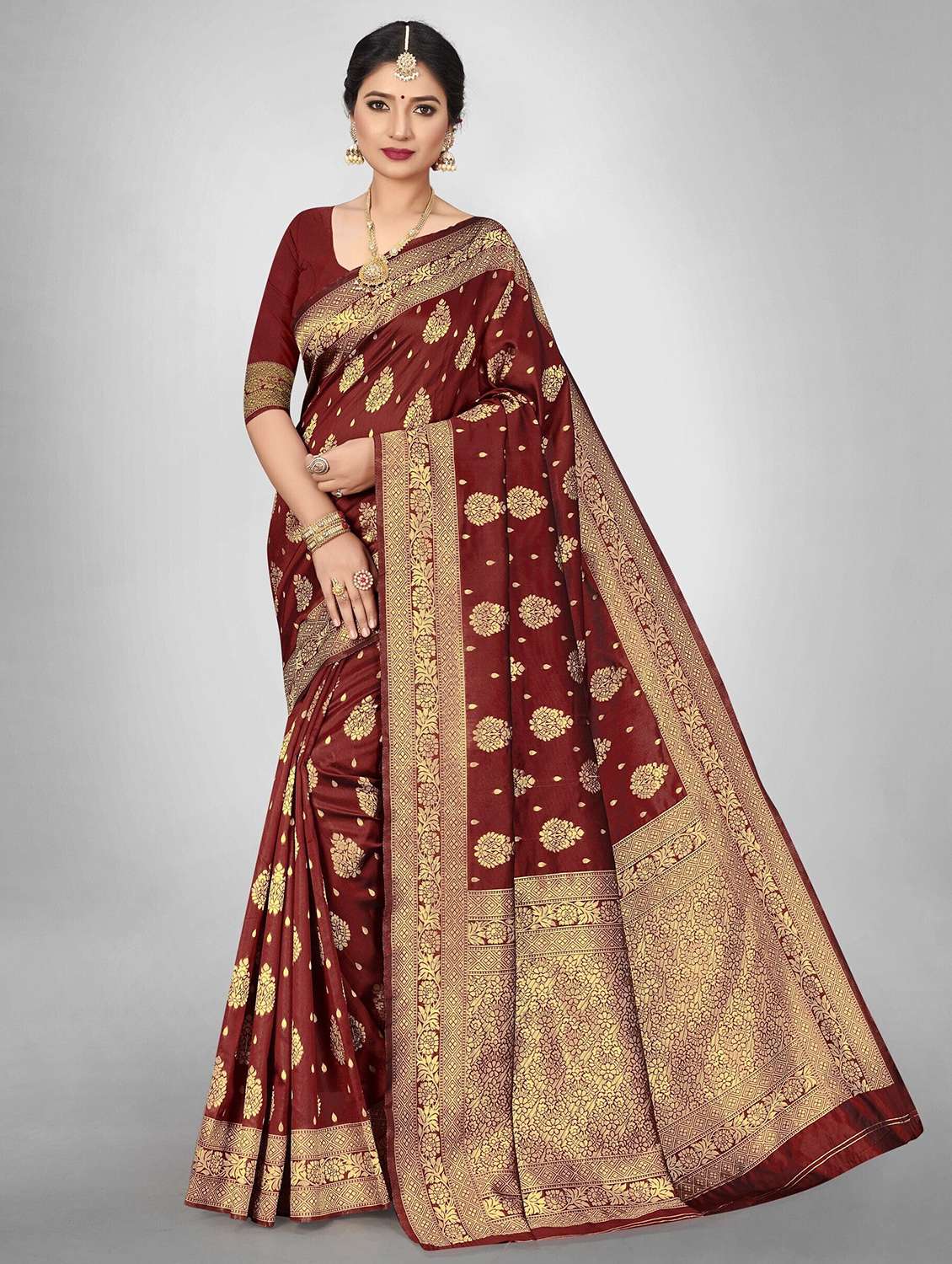 women self design kanjivaram saree with blouse