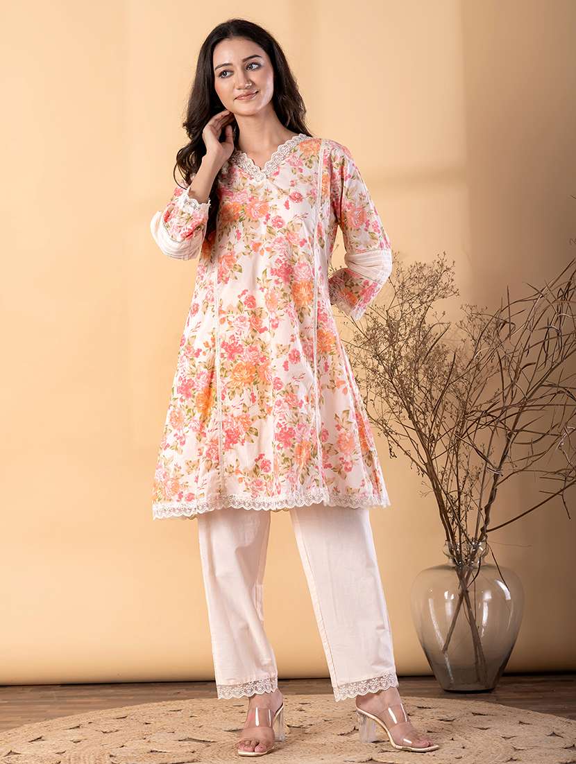 women floral three quarter sleeve kurta pant set - 22187654 -  Standard Image - 2