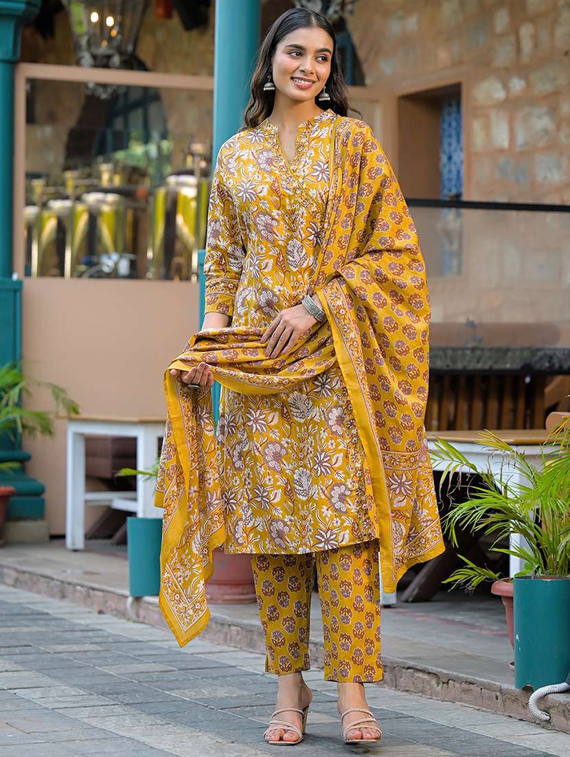 women floral three quarter sleeve kurta pant with dupatta set - 22187657 -  Standard Image - 2