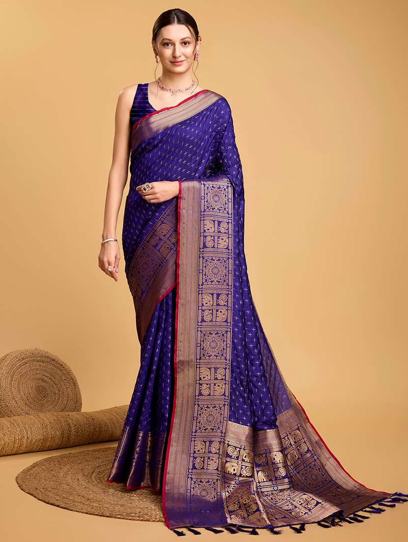 women self design bordered saree with blouse