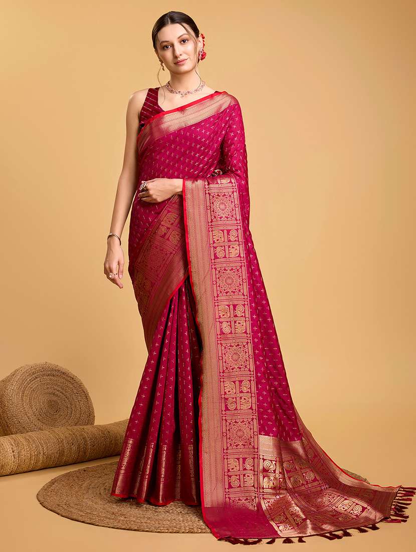 women self design bordered saree with blouse
