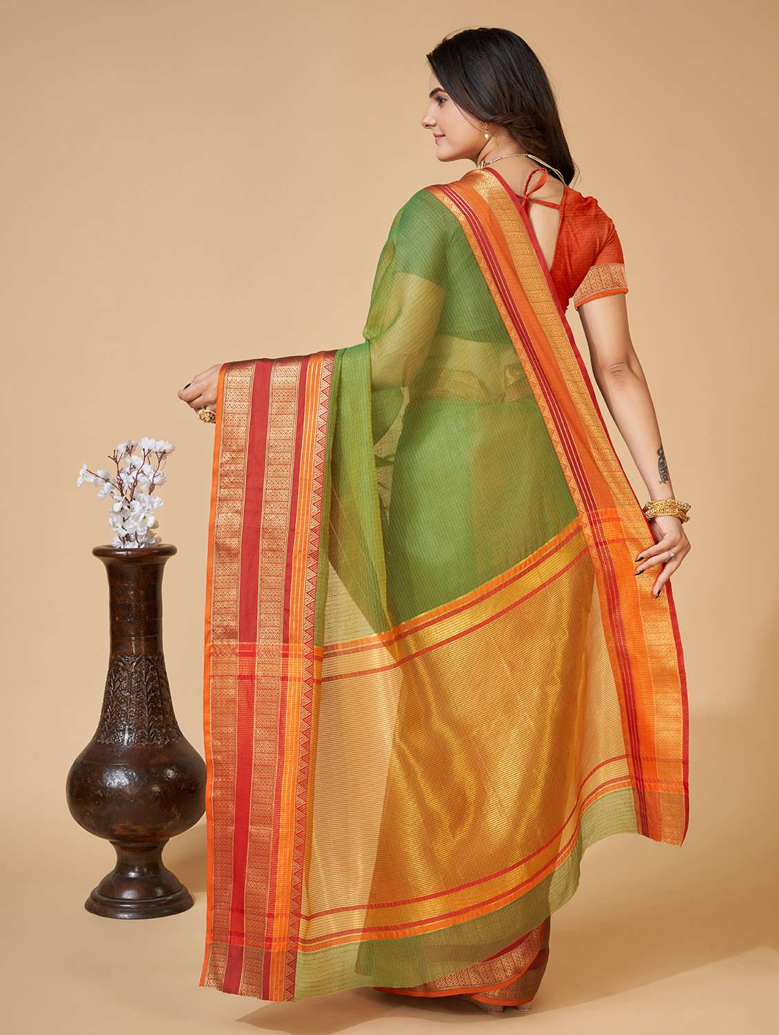 women solid with bordered saree with blouse - 22187886 -  Standard Image - 2