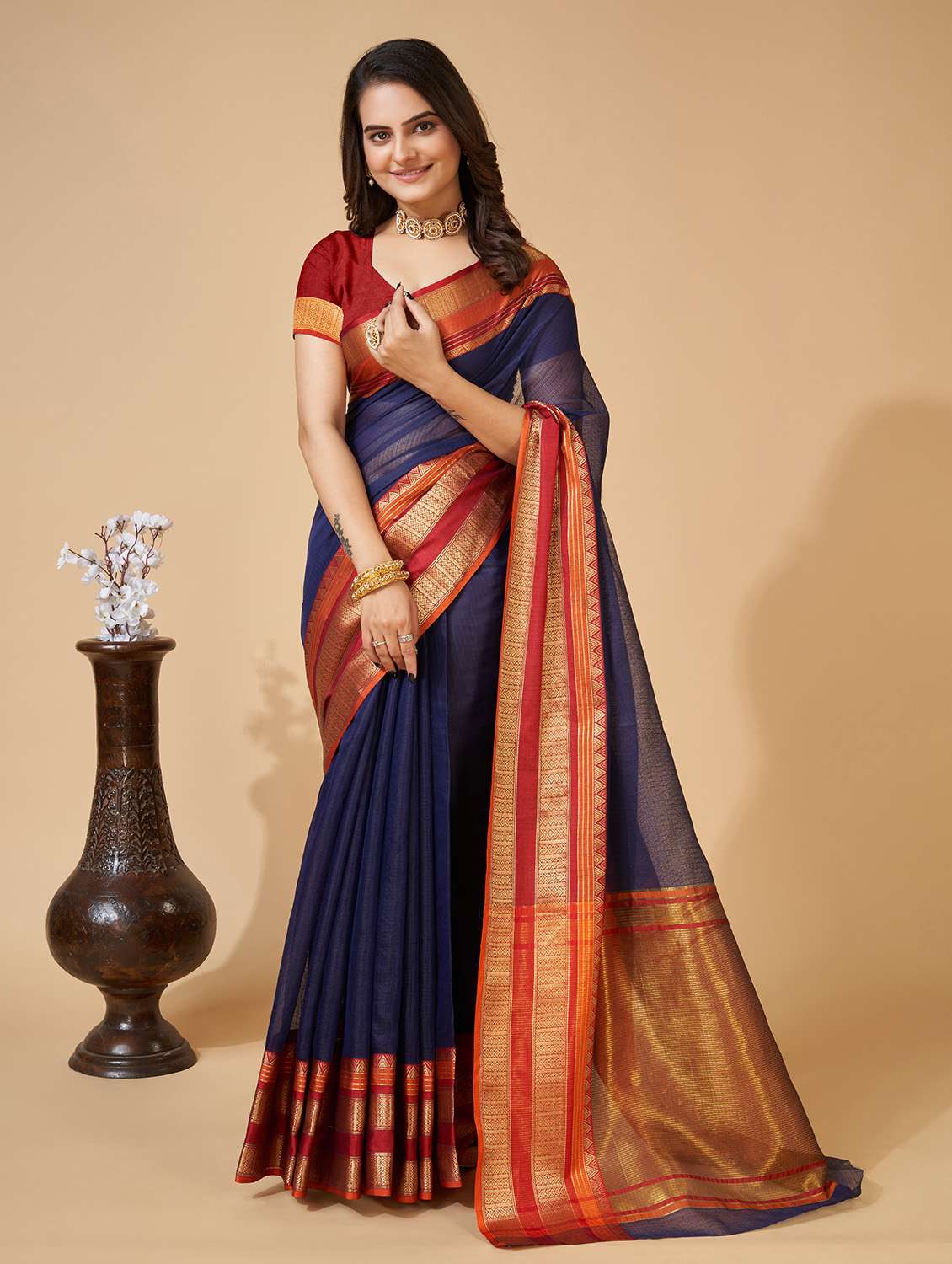 women solid with bordered saree with blouse