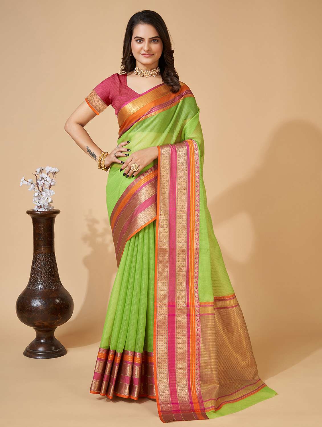 women solid with bordered saree with blouse