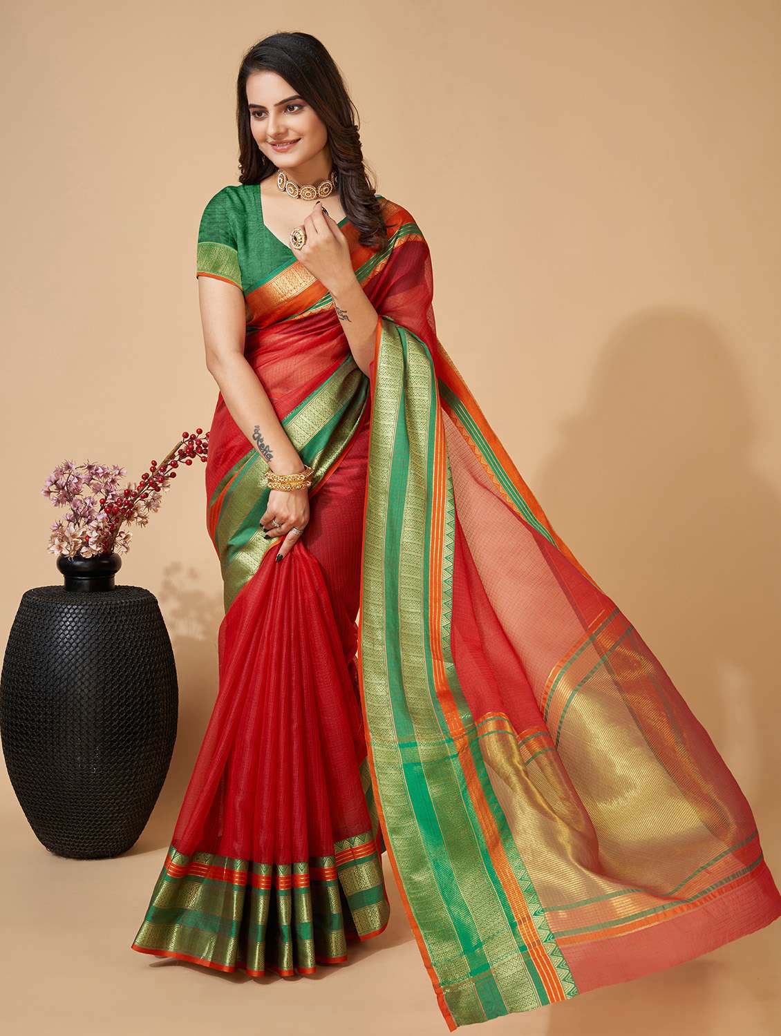 women solid with bordered saree with blouse - 22187891 -  Standard Image - 2
