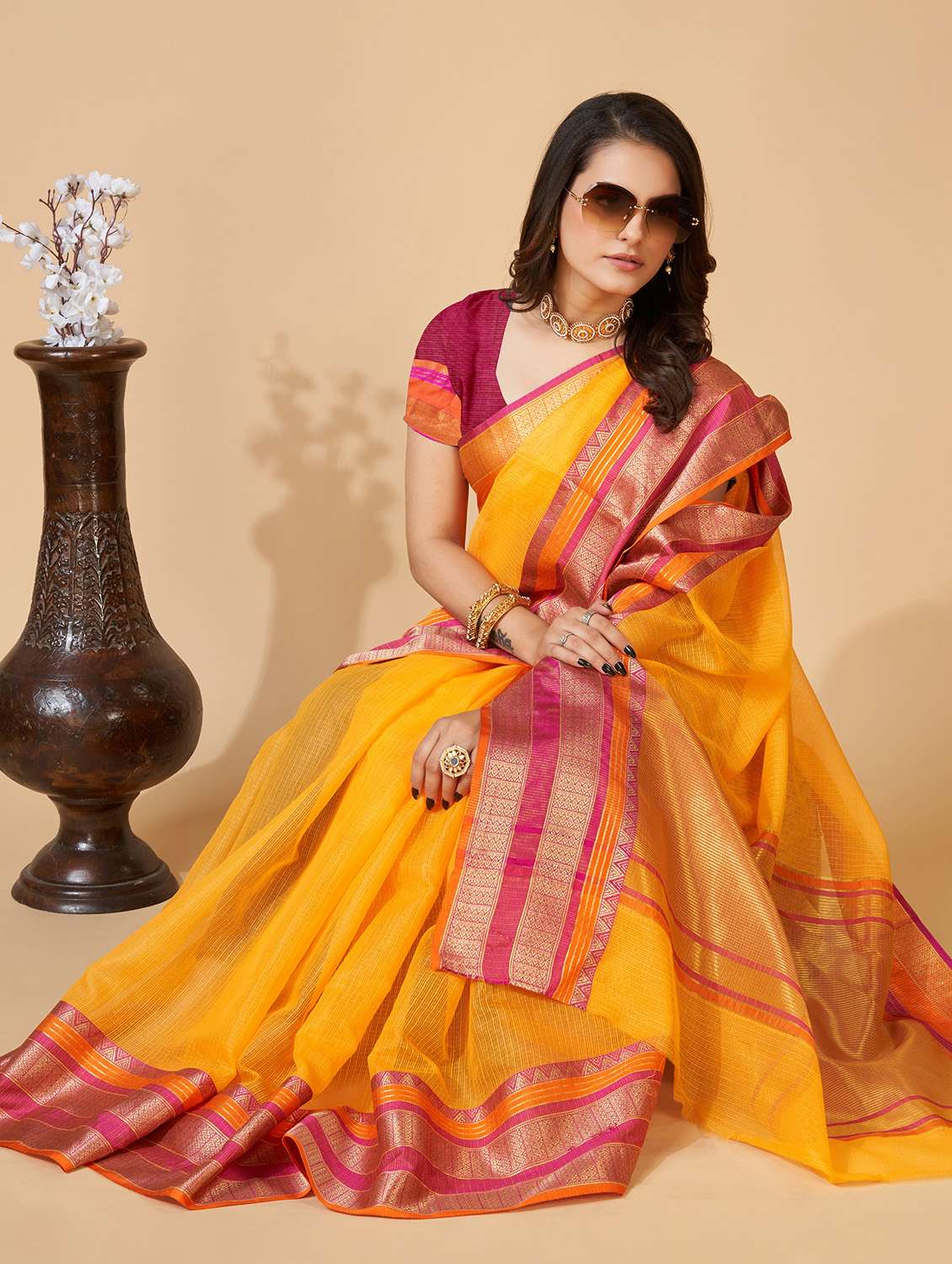 women solid with bordered saree with blouse - 22187893 -  Standard Image - 2